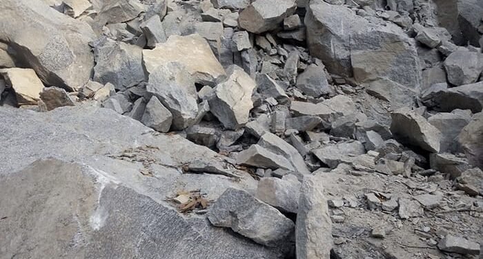 ಕಲ್ಲಿನ ಕೋರೆಯ ಸ್ಫೋಟದ ಸದ್ದಿಗೆ ಜನರ ಆತಂಕ!: ವಿಟ್ಲ ಪರಿಸರದ ಅಕ್ರಮ ಗಣಿಗಾರಿಕೆಗೆ ಅಧಿಕಾರಿಗಳೇ ಸಾಥ್?!