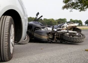 ಕಾರು – ಬೈಕ್ ಢಿಕ್ಕಿ: ಓರ್ವ ಸವಾರ ಸಾವು, ಮತ್ತೊಬ್ಬರು ಗಂಭೀರ