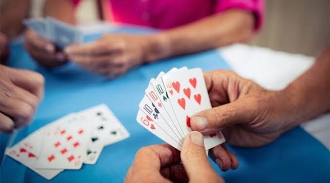 ಜೂಜಾಟ: ಇಬ್ಬರು ಪೊಲೀಸರ ವಶಕ್ಕೆ