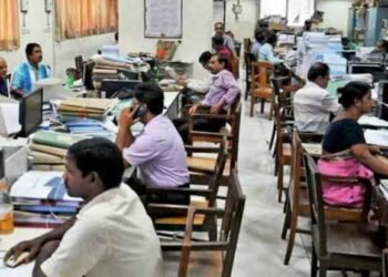 ಸರ್ಕಾರಿ ಅಧಿಕಾರಿಗಳಂತೆ ಕೆಲಸ ಮಾಡುತ್ತಿದ್ದ ಖಾಸಗಿ ವ್ಯಕ್ತಿಗಳು: ದೂರು ದಾಖಲು